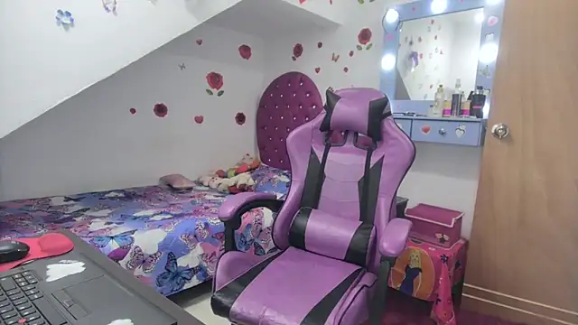 Snapshot of soffy_rosses chatting on 18, 10, 2025 soffy rosses online show from 18, 10, 2025