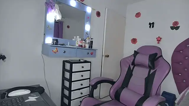 Snapshot of soffy_rosses chatting on 8, 6, 2026 soffy rosses online show from 8, 6, 2026