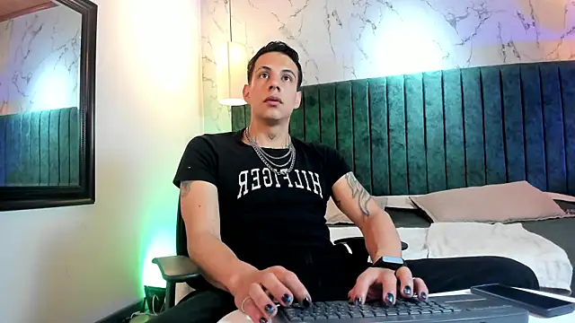 Snapshot of Dustin_Sonne chatting on 8, 6, 2026 Dustin Sonne online show from 8, 6, 2026