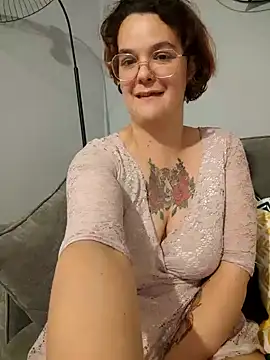 Snapshot of DadoTigresse chatting on 18, 10, 2025 DadoTigresse online show from 18, 10, 2025