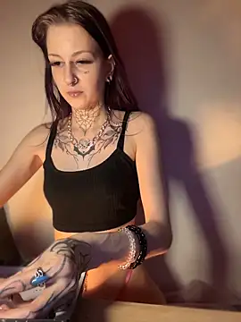 Snapshot of Seductively4_20 chatting on 10, 4, 2026 Seductively4 20 online show from 10, 4, 2026