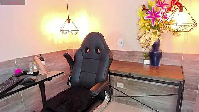 LussieWillow online show from 29, 9, 2025