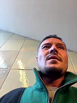 Snapshot of OfferedTearing chatting on 23, 9, 2025 OfferedTearing online show from 23, 9, 2025