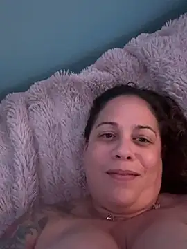 Snapshot of PrettyKittyMia chatting on 8, 10, 2025 PrettyKittyMia online show from 8, 10, 2025