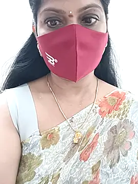 Snapshot of shivani27 chatting on 4, 10, 2025 shivani27 online show from 4, 10, 2025