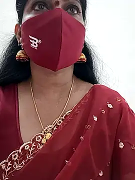 Snapshot of shivani27 chatting on 10, 10, 2025 shivani27 online show from 10, 10, 2025