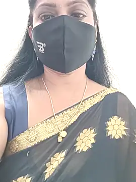 Snapshot of shivani27 chatting on 24, 11, 2025 shivani27 online show from 24, 11, 2025