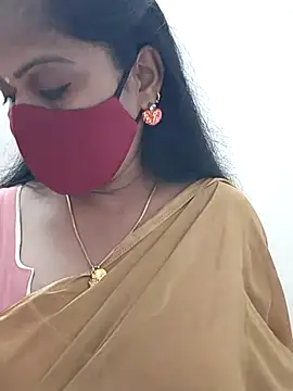 Snapshot of shivani27 chatting on 28, 11, 2025 shivani27 online show from 28, 11, 2025