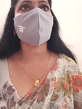 Snapshot of shivani27 chatting on 5, 12, 2025 shivani27 online show from 5, 12, 2025