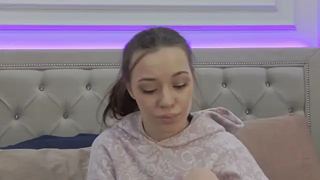 Snapshot of ZoeyNeal chatting on 9, 3, 2026 ZoeyNeal online show from 9, 3, 2026