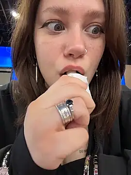 lucy-joy online show from 29, 4, 2026