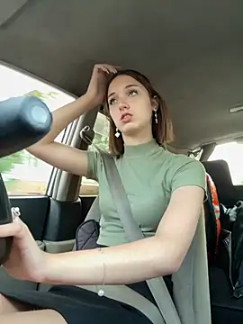 Snapshot of DollyTall chatting on 9, 9, 2025 DollyTall online show from 9, 9, 2025