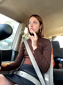 Snapshot of DollyTall chatting on 11, 9, 2025 DollyTall online show from 11, 9, 2025