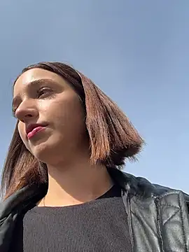 Snapshot of DollyTall chatting on 6, 10, 2025 DollyTall online show from 6, 10, 2025