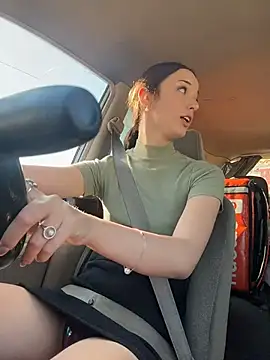 Snapshot of DollyTall chatting on 7, 10, 2025 DollyTall online show from 7, 10, 2025