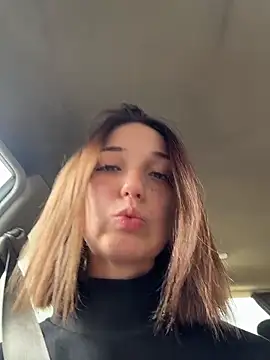 Snapshot of DollyTall chatting on 11, 10, 2025 DollyTall online show from 11, 10, 2025