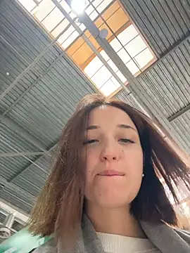 Snapshot of DollyTall chatting on 12, 10, 2025 DollyTall online show from 12, 10, 2025