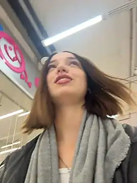 Snapshot of DollyTall chatting on 13, 10, 2025 DollyTall online show from 13, 10, 2025