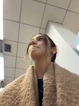 Snapshot of DollyTall chatting on 14, 10, 2025 DollyTall online show from 14, 10, 2025