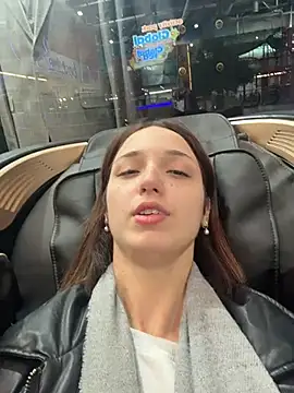 Snapshot of DollyTall chatting on 16, 10, 2025 DollyTall online show from 16, 10, 2025