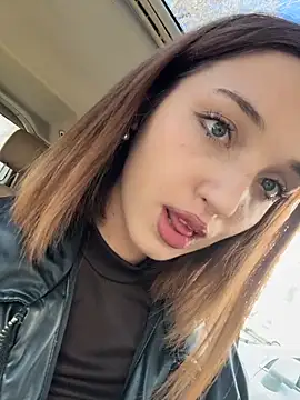 Snapshot of DollyTall chatting on 23, 10, 2025 DollyTall online show from 23, 10, 2025