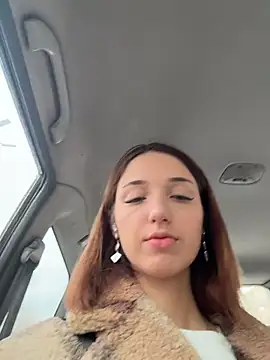 Snapshot of DollyTall chatting on 2, 11, 2025 DollyTall online show from 2, 11, 2025