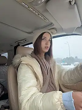 Snapshot of DollyTall chatting on 6, 11, 2025 DollyTall online show from 6, 11, 2025