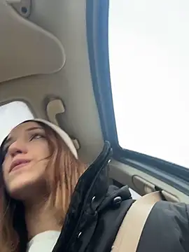 Snapshot of DollyTall chatting on 18, 12, 2025 DollyTall online show from 18, 12, 2025