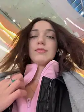 Snapshot of DollyTall chatting on 7, 1, 2026 DollyTall online show from 7, 1, 2026