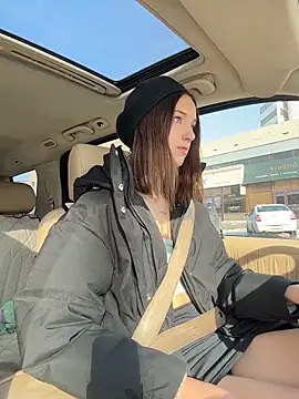 Snapshot of DollyTall chatting on 4, 2, 2026 DollyTall online show from 4, 2, 2026