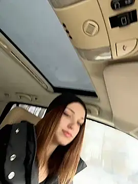 Snapshot of DollyTall chatting on 10, 3, 2026 DollyTall online show from 10, 3, 2026