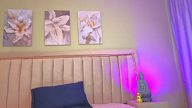 Snapshot of Bloom_Star chatting on 7, 10, 2025 Bloom Star online show from 7, 10, 2025