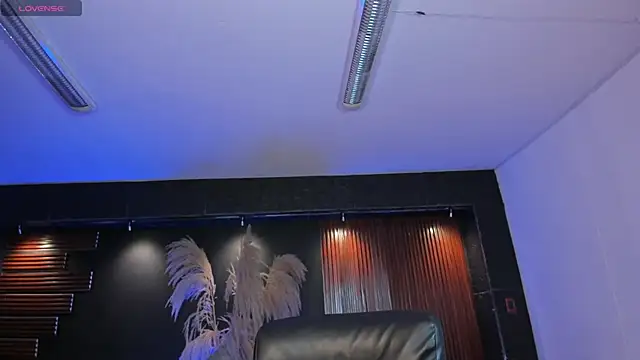 Snapshot of AidaJones chatting on 11, 9, 2025 AidaJones online show from 11, 9, 2025