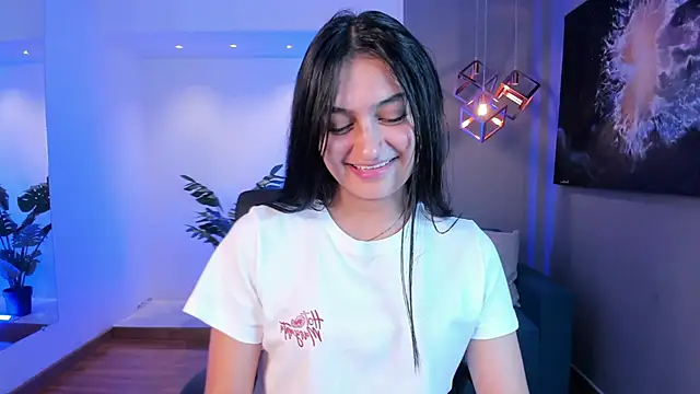 Snapshot of AidaJones chatting on 7, 10, 2025 AidaJones online show from 7, 10, 2025