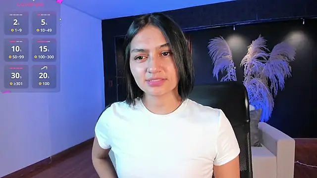 Snapshot of AidaJones chatting on 13, 10, 2025 AidaJones online show from 13, 10, 2025