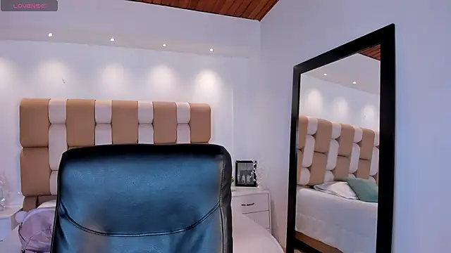 Snapshot of AidaJones chatting on 30, 10, 2025 AidaJones online show from 30, 10, 2025