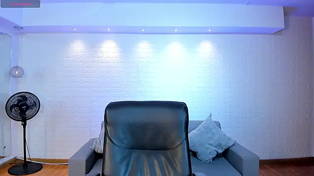 Snapshot of AidaJones chatting on 5, 11, 2025 AidaJones online show from 5, 11, 2025