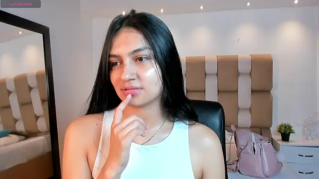 Snapshot of AidaJones chatting on 17, 12, 2025 AidaJones online show from 17, 12, 2025