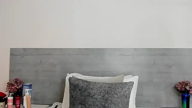 sunnyWhitee online show from 18, 3, 2026