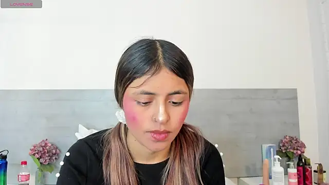 Snapshot of sunnyWhitee chatting on 17, 4, 2026 sunnyWhitee online show from 17, 4, 2026