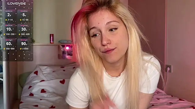 Snapshot of _Annabel_Myr_ chatting on 25, 9, 2025  Annabel Myr  online show from 25, 9, 2025