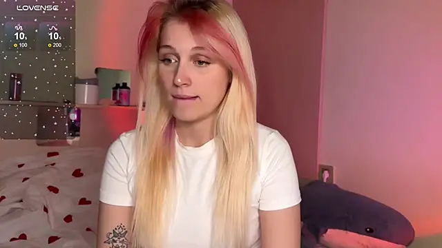 Snapshot of _Annabel_Myr_ chatting on 9, 10, 2025  Annabel Myr  online show from 9, 10, 2025
