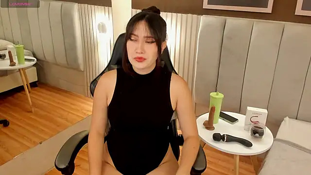 Skyyle  online show from 23, 4, 2026