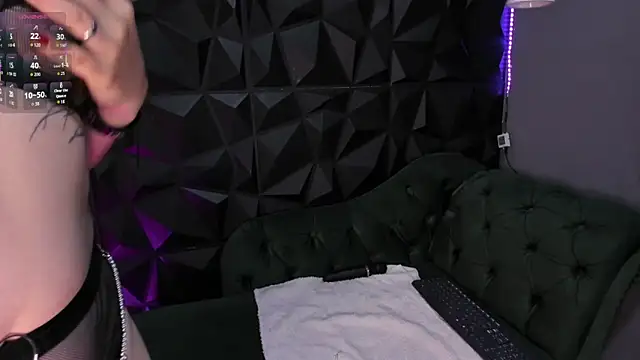 Astridhotman online show from 10, 9, 2025