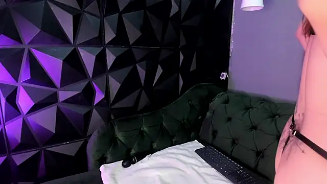 Astridhotman online show from 15, 10, 2025