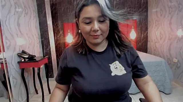 Snapshot of LatinaHoleQueen chatting on 27, 7, 2026 LatinaHoleQueen online show from 27, 7, 2026