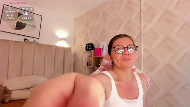 Clhoe Johnson online show from 17, 2, 2026