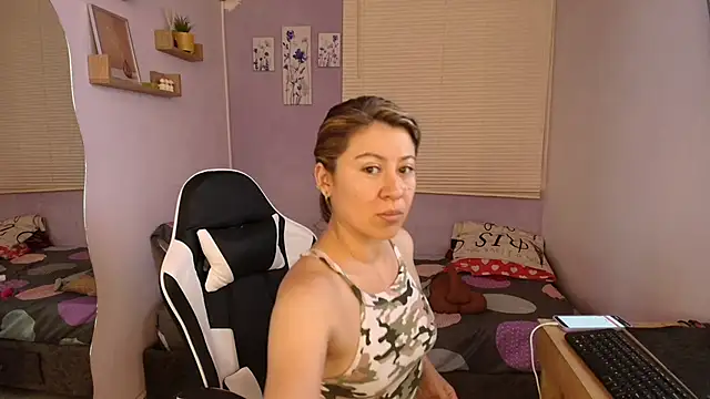 Snapshot of luna_desiree chatting on 25, 3, 2026 luna desiree online show from 25, 3, 2026