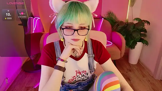 CoralineYoung online show from 10, 5, 2026