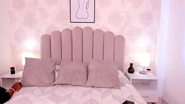 ShaynaHosk online show from 19, 12, 2025